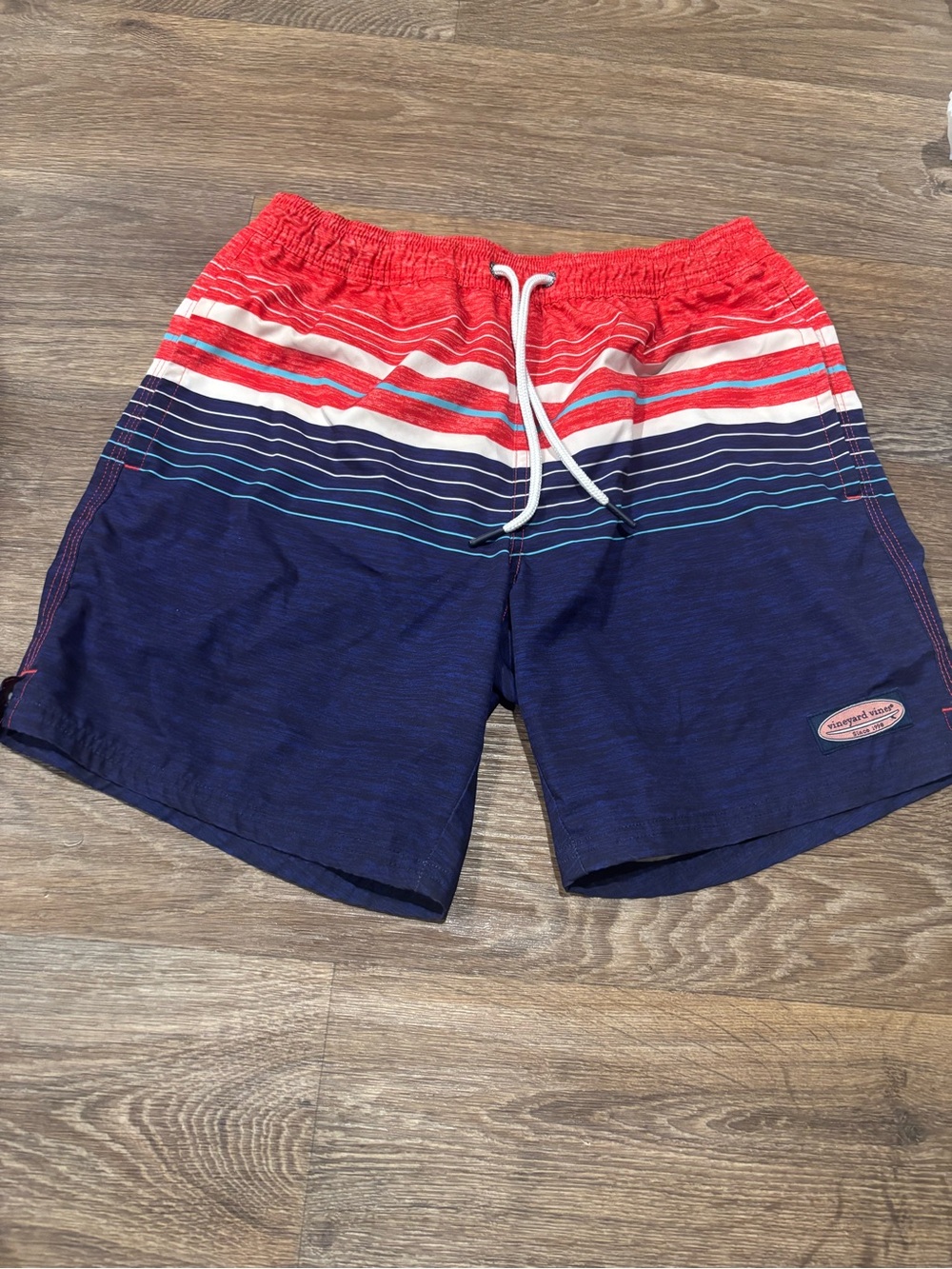 Vineyard Vines Swim Trunks Red White Blue Striped Shorts Men’s XS 6.5” Inseam